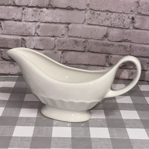 Martha Stewart White Gravy Sauce Boat 9" X 3" MSE - Picture 2 of 8